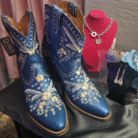 New Dingo Leather Booties - Picture 2 of 3